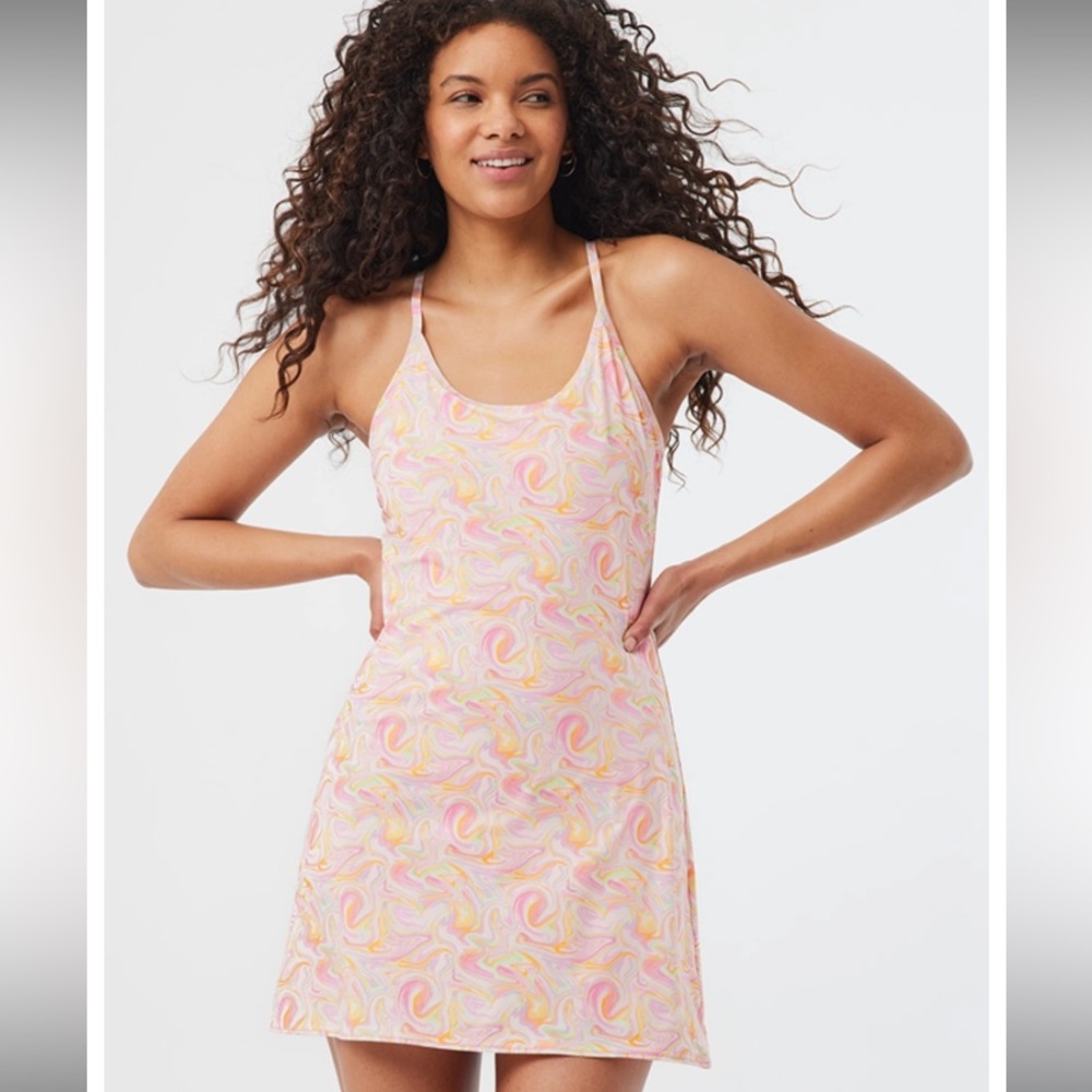 Outdoor Voices the exercise dress in pink marble, size Sm